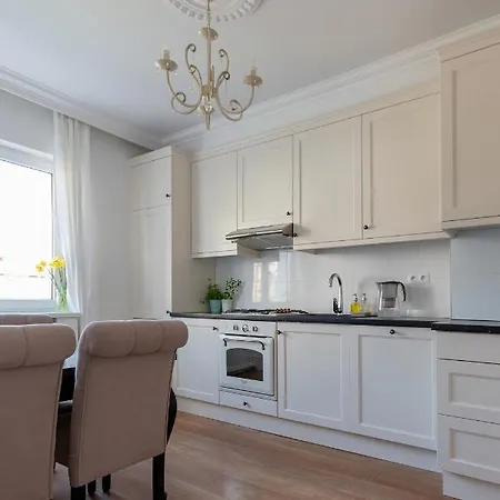 Elegant Near Old Town - Free Parking