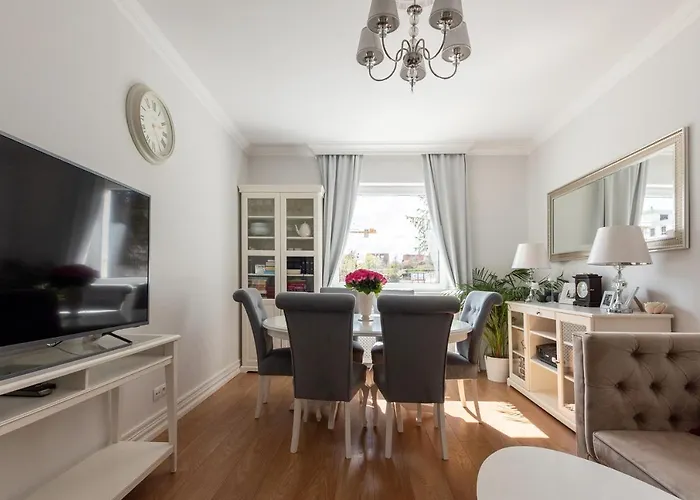 Апартаменты Elegant Near Old Town - Free Parking Гданьск