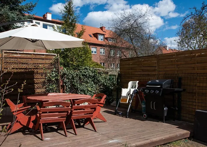 Апартаменты Elegant Near Old Town - Free Parking *