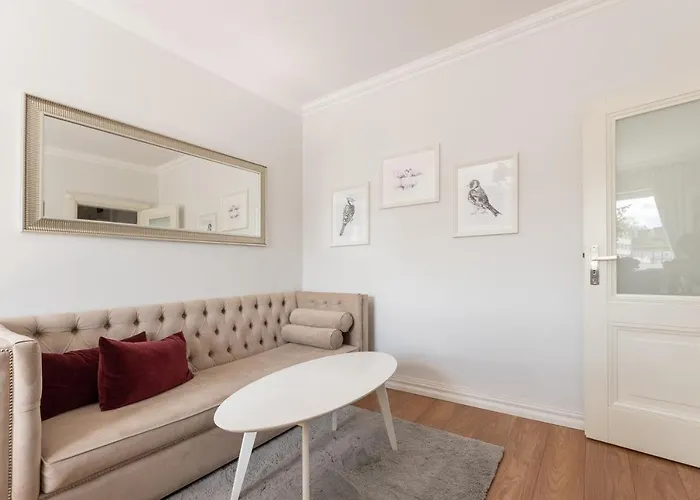 Апартаменты Elegant Near Old Town - Free Parking *