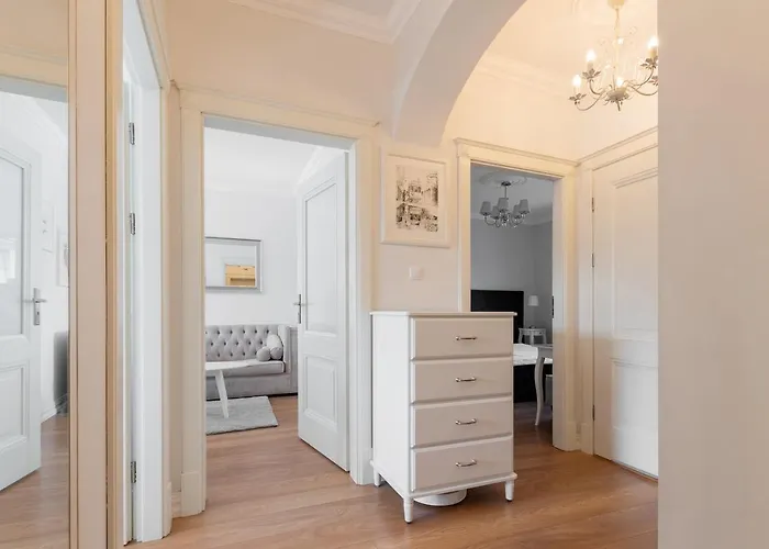 Апартаменты Elegant Near Old Town - Free Parking Гданьск