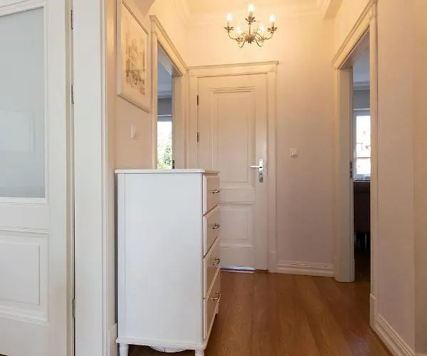 Апартаменты Elegant Near Old Town - Free Parking Гданьск